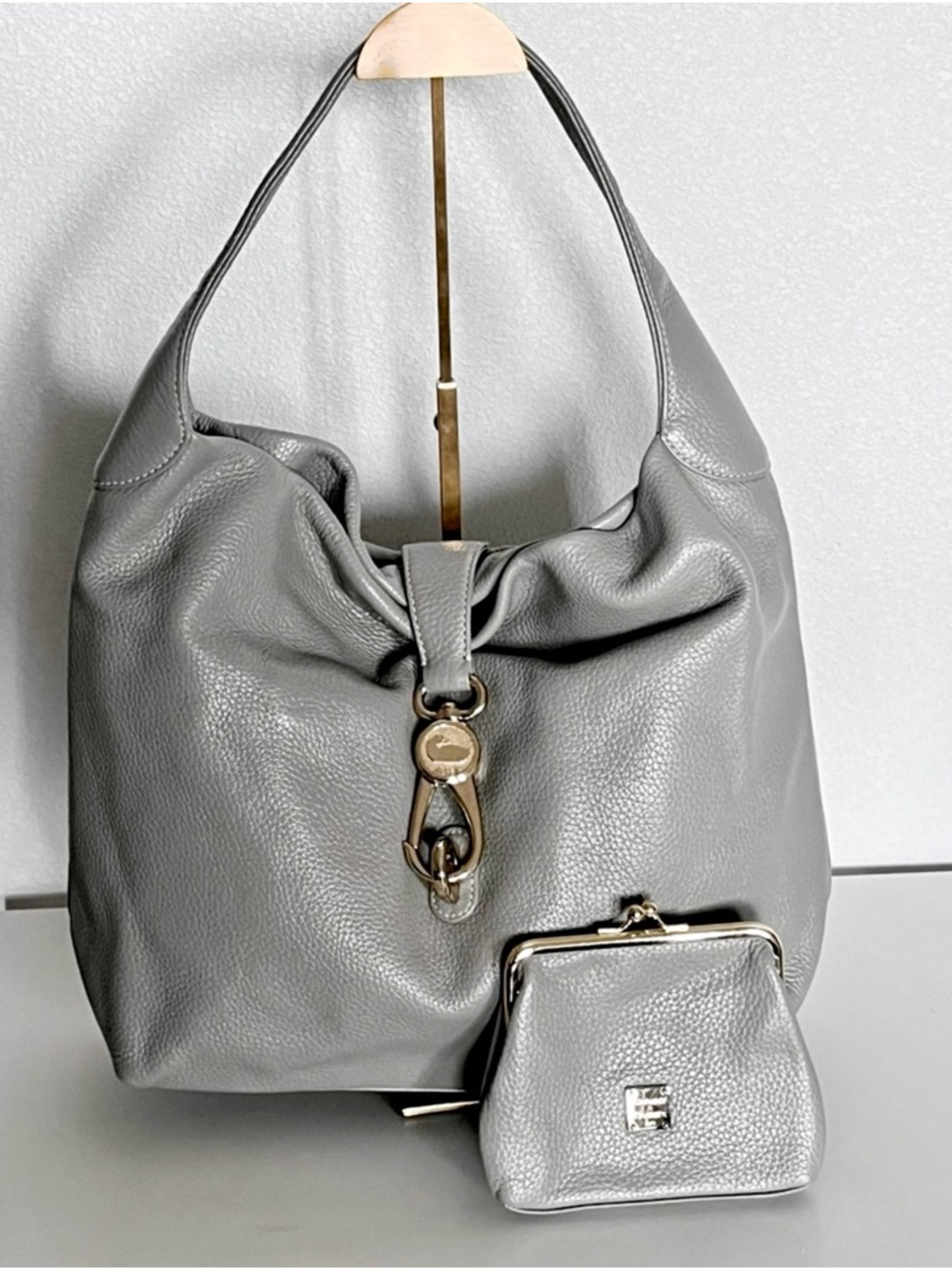NWOT Dooney & Bourke Elephant Gray Pebble Grain Logo Lock Sac & Wallet J5389747